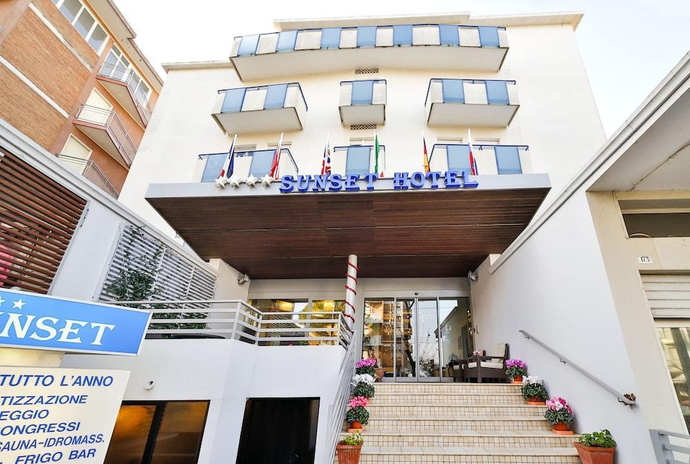 Hotel Sunset ريميني المظهر الخارجي الصورة