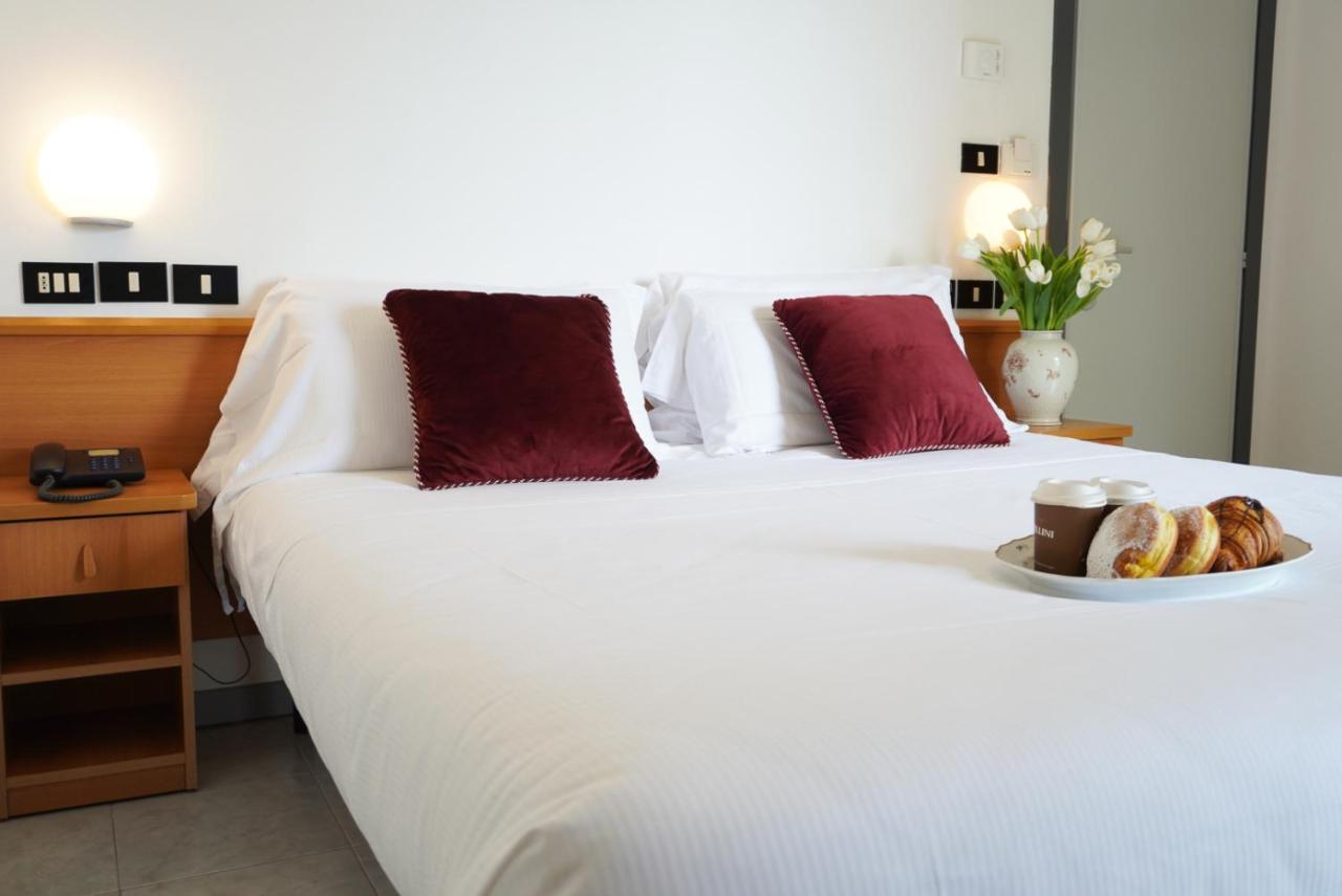 Hotel Sunset ريميني المظهر الخارجي الصورة