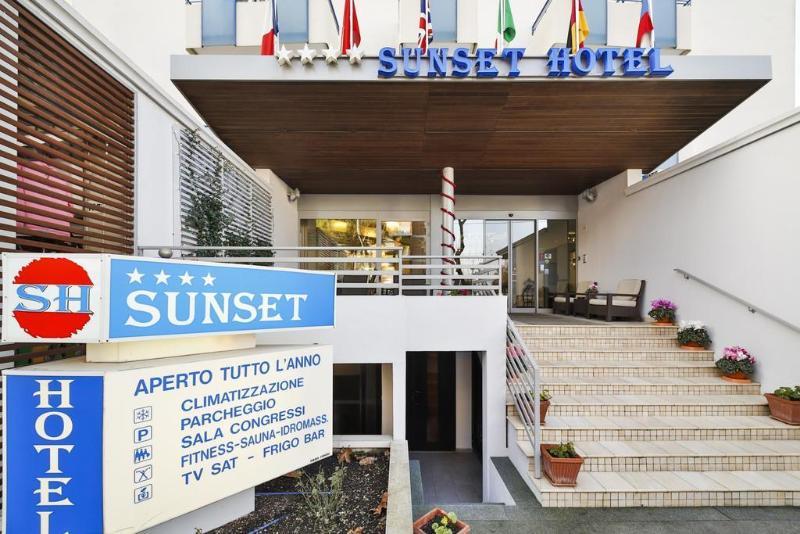 Hotel Sunset ريميني المظهر الخارجي الصورة