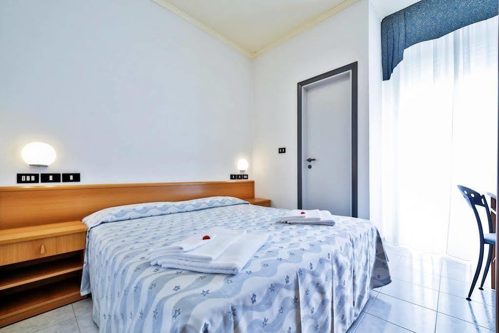 Hotel Sunset ريميني المظهر الخارجي الصورة