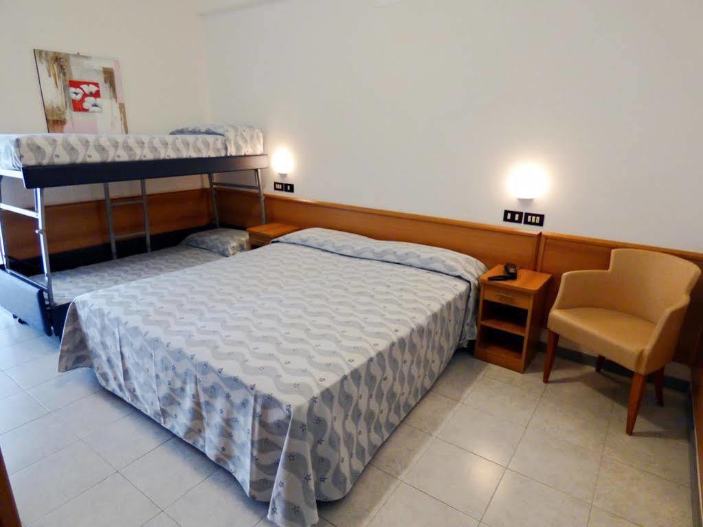 Hotel Sunset ريميني المظهر الخارجي الصورة