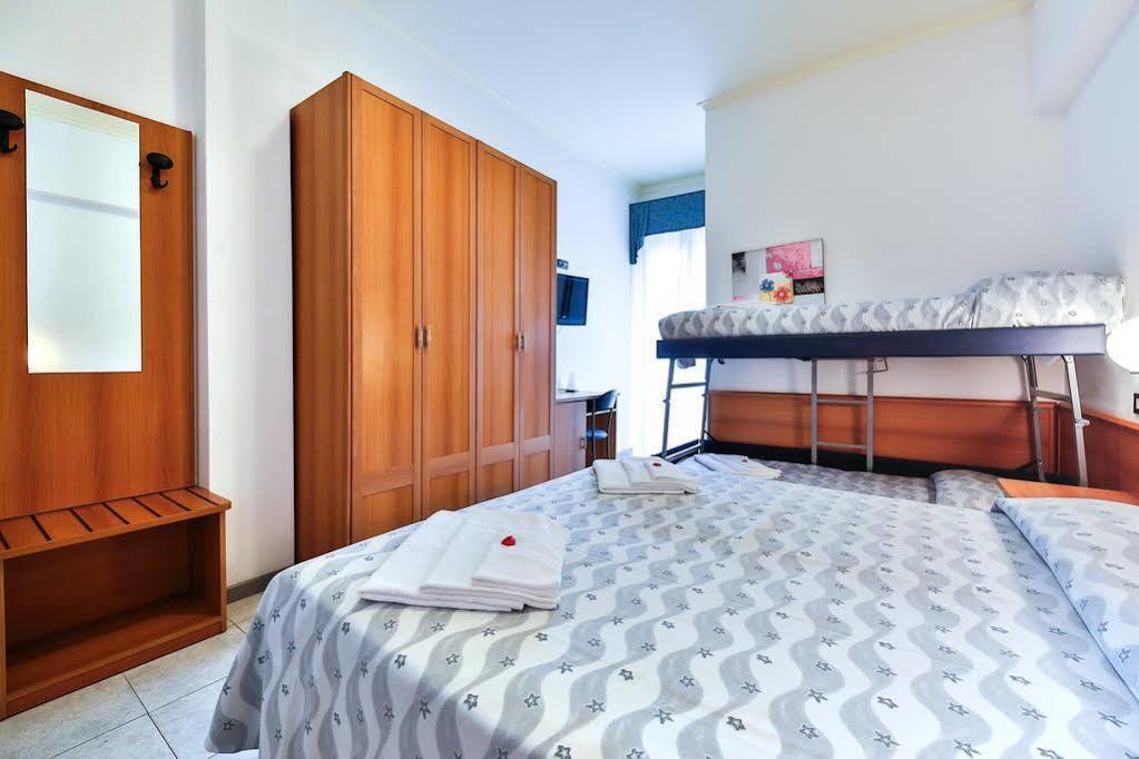 Hotel Sunset ريميني المظهر الخارجي الصورة