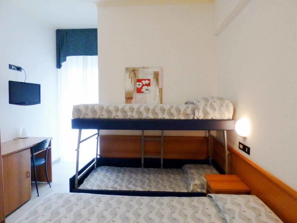 Hotel Sunset ريميني المظهر الخارجي الصورة