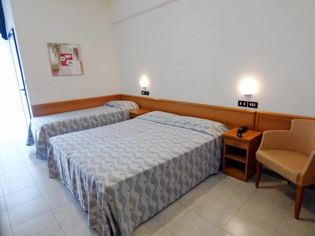 Hotel Sunset ريميني المظهر الخارجي الصورة